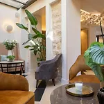 Des Champs-elysees 4*
