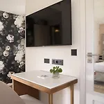 Des Champs-elysees 4*
