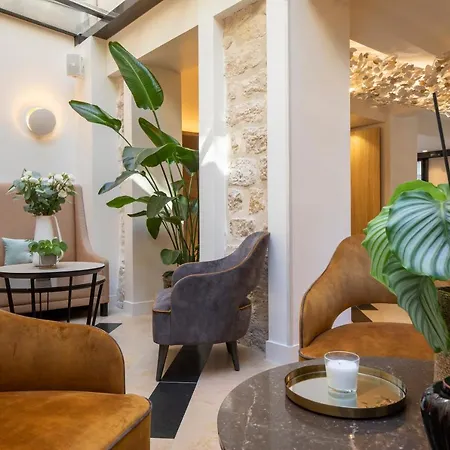 Des Champs-elysees 4*