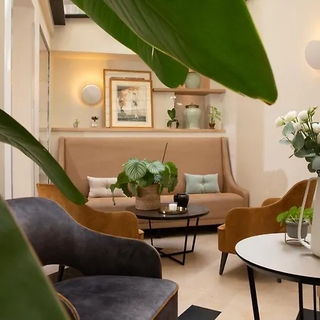 Des Champs-elysees 4* Paříž
