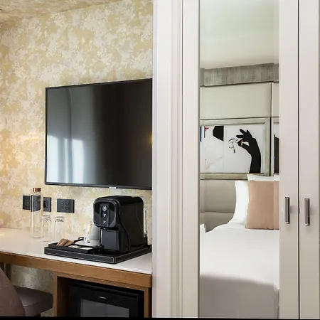 Des Champs-elysees 4* Paříž