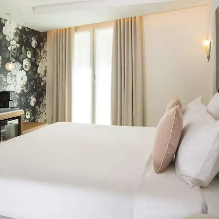Des Champs-elysees 4* Paříž