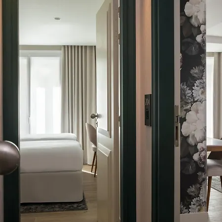 Des Champs-elysees Hotel 4*