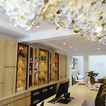 Des Champs-elysees Hotel 4*