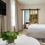 Des Champs-elysees Hotel