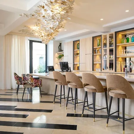 Des Champs-elysees 4*