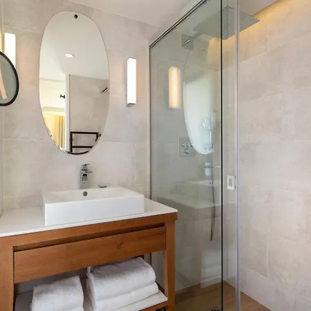 Des Champs-elysées Hotel 4*