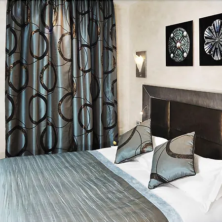 Des Champs-elysees Paris