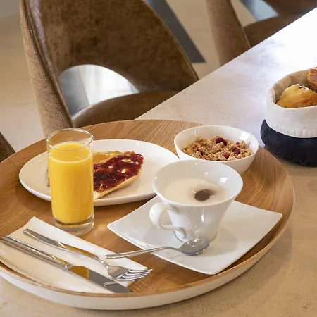 Des Champs-elysées Hotel 4*