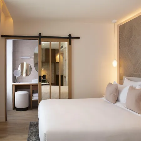 Des Champs-elysees 4*