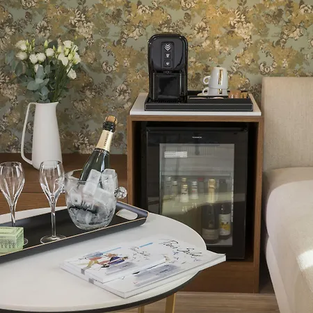 Des Champs-elysees 4* Paris