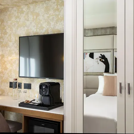 Des Champs-elysees Paris