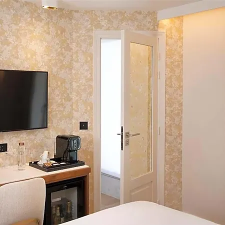 Hotell Des Champs-elysees 4*