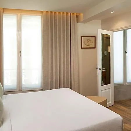 Des Champs-elysees Hotell 4*