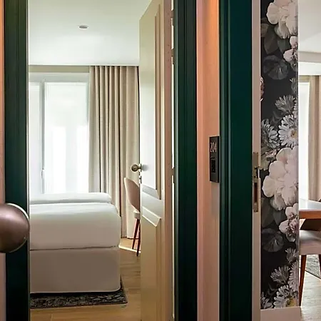 Des Champs-elysees Hotell 4*
