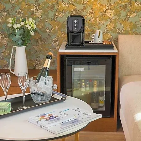 Des Champs-elysees Hotell