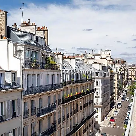 Des Champs-elysees 4*