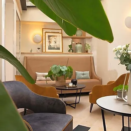 Hotell Des Champs-elysees 4*