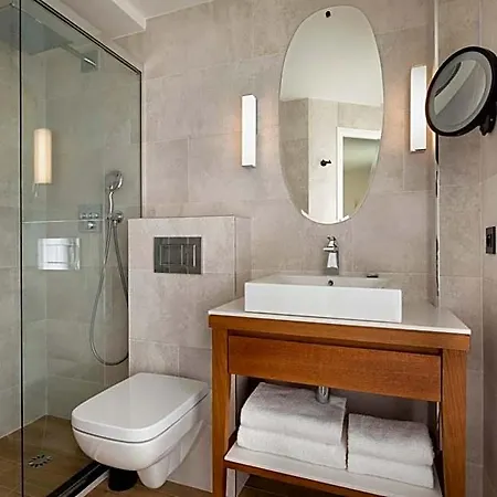 Des Champs-elysees Hotell