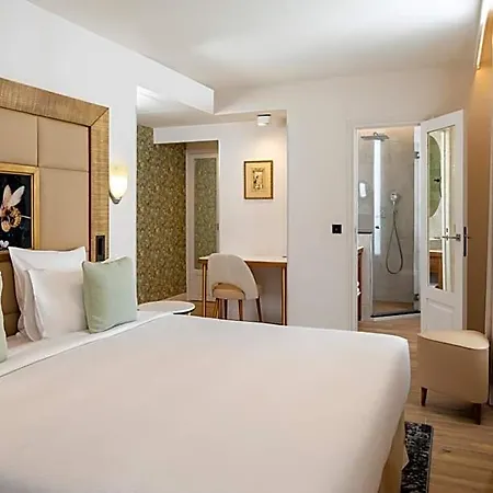 Des Champs-elysees Hotell