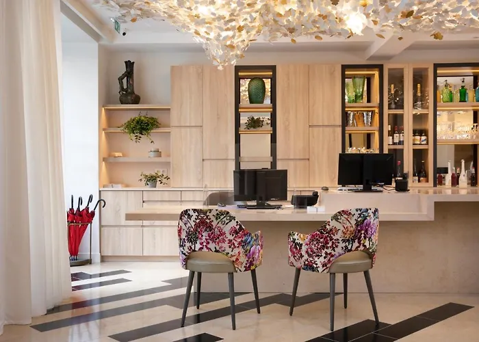 Des Champs-elysees Hotel