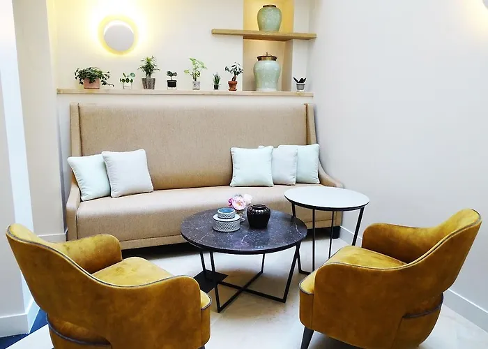 Des Champs-elysees 4* Paris