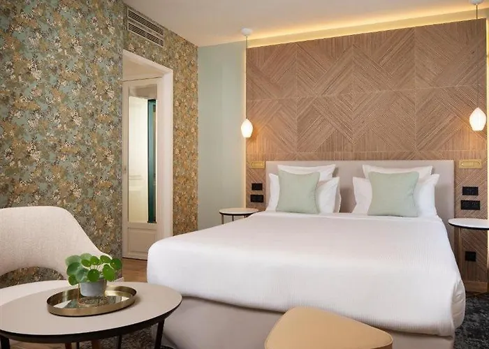 Des Champs-elysees Paris