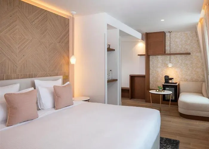 Des Champs-elysees 4* Paris