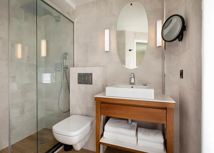 Des Champs-elysees 4* Paris