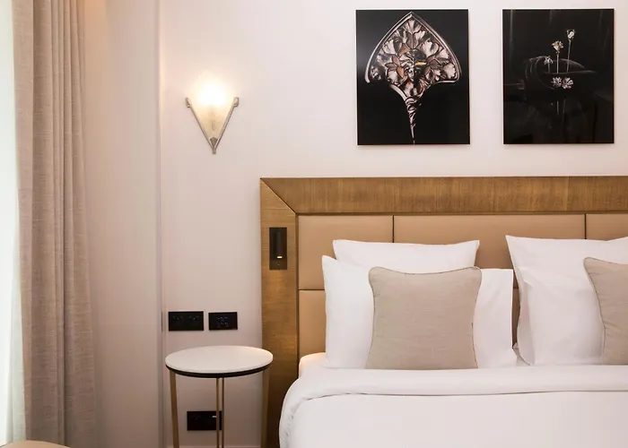 Des Champs-elysees Paris