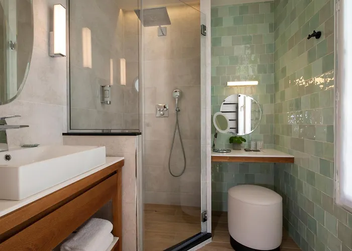 Hotel Des Champs-elysees 4*