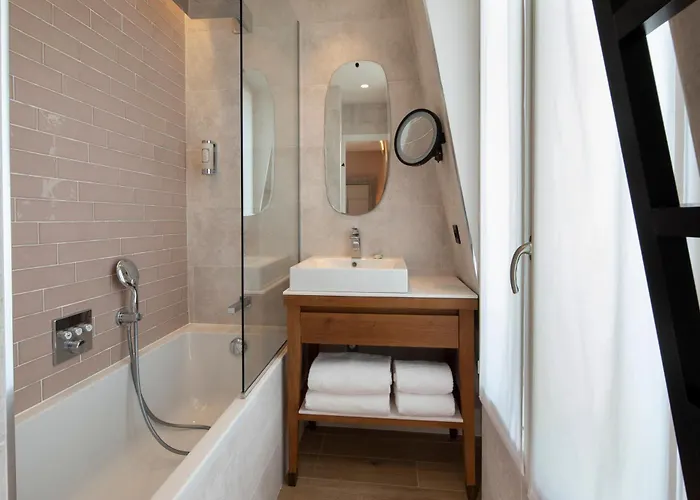 Des Champs-elysees Hotel