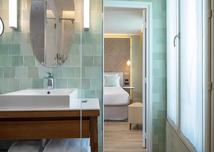 Des Champs-elysees 4*