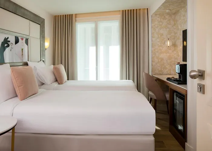 Hotel Des Champs-elysees 4*