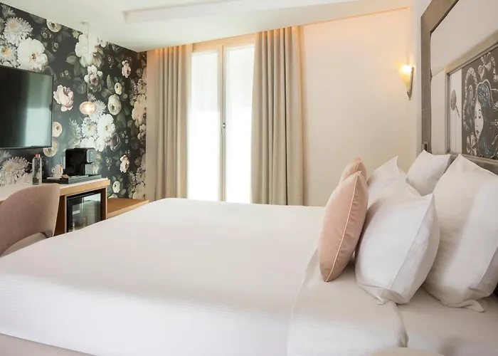 Des Champs-elysees 4* Paris