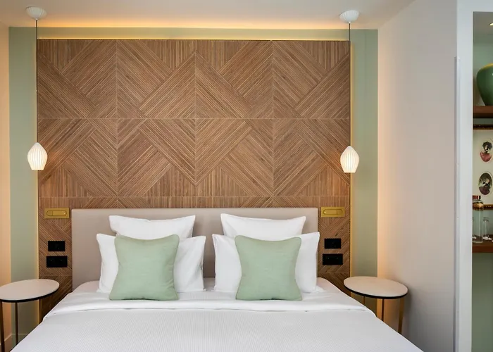 Des Champs-elysees Hotel