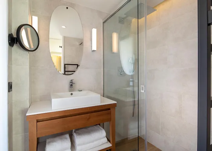 Des Champs-elysees Hotel 4*