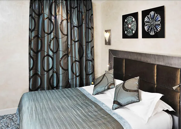 Des Champs-elysees Paris