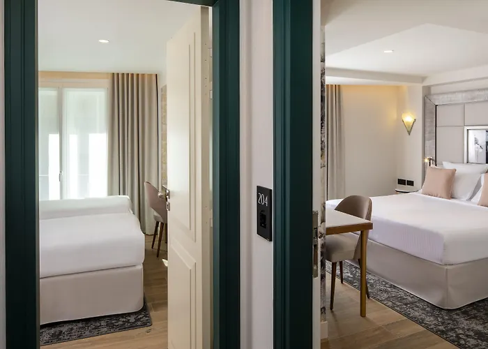 Des Champs-elysees Paris