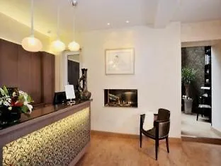 Des Champs-elysees 4*