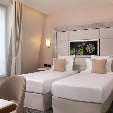 Des Champs-elysées Hotel