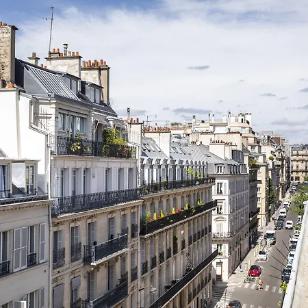 Des Champs-elysées 4*