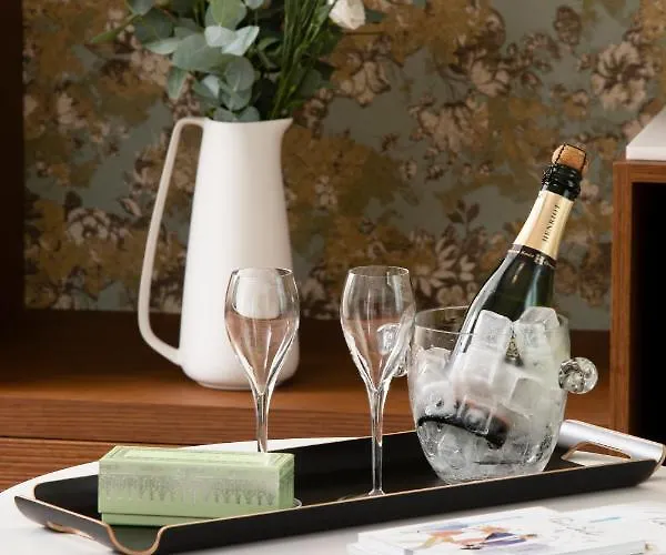 Des Champs-elysées Hotel 4*