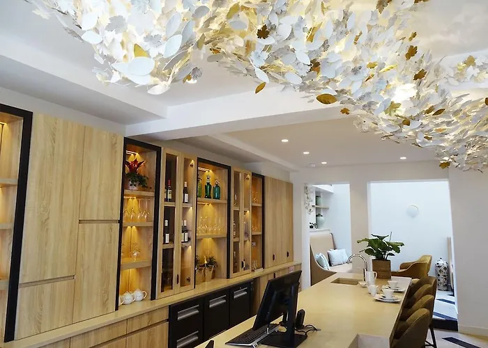 Des Champs-elysées Hotel 4*