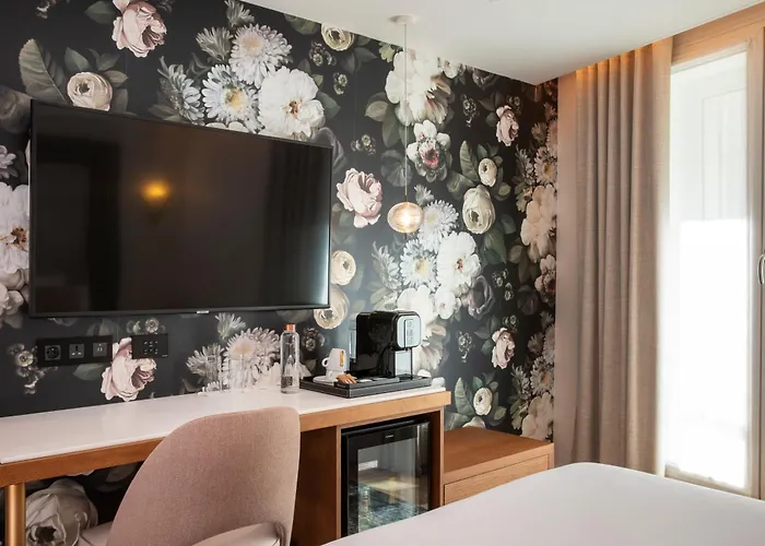 Des Champs-elysées 4*