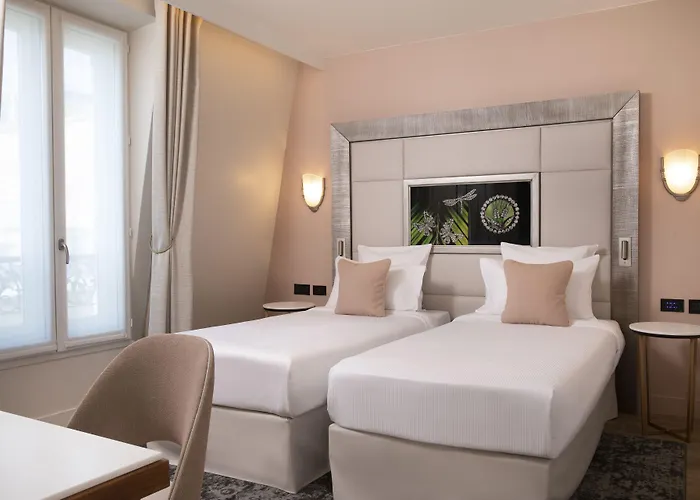 Des Champs-elysées Hotel