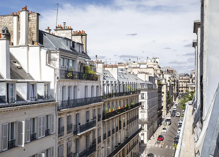 Des Champs-elysées 4*