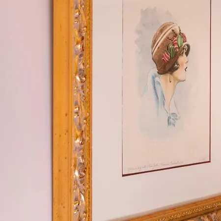 Des Champs-elysees Paris