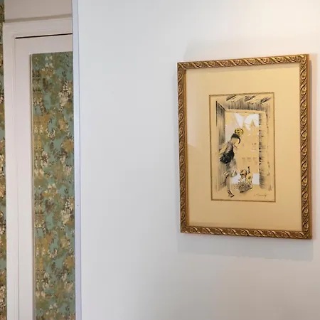 Des Champs-elysees Hotel